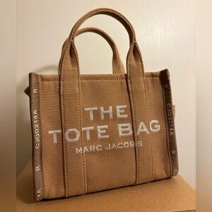 THE JACQUARD SMALL TOTE BAG 👜